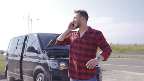 avería de un vehículo de carretera de larga duración.