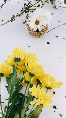 yellow and white daisies arrangement