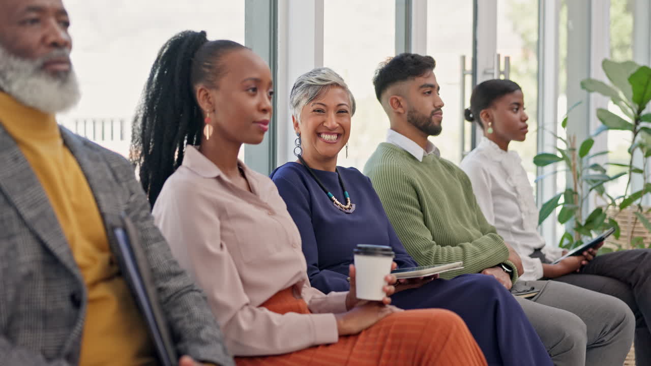 contratación, contratación y entrevista de trabajo con mujeres