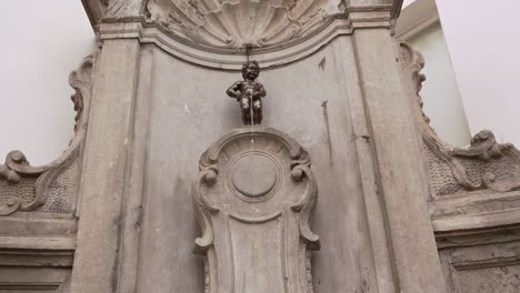 Escultura-Manneken-Pis-En-Bruselas