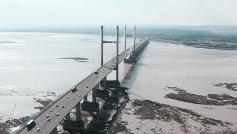 Un-Dron-Deslizable-Disparó-Sobre-El-Puente-Príncipe-De-Gales,-El-Estuario-Del-Severn