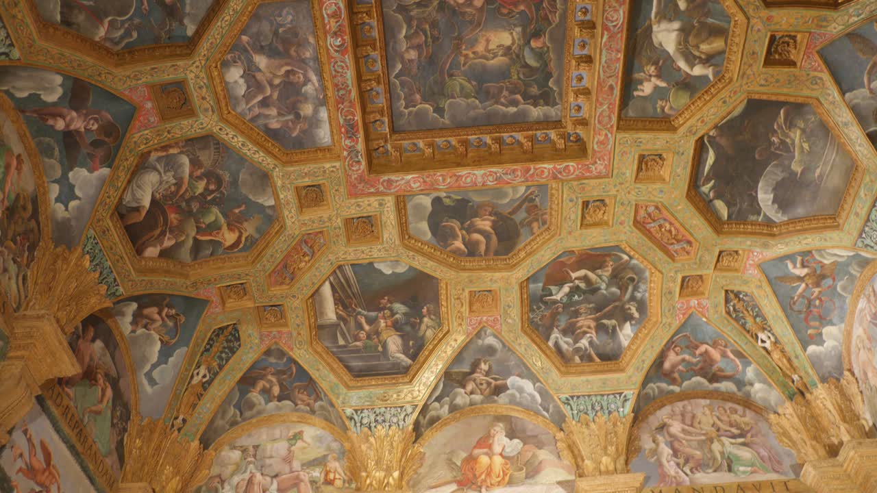 이탈리아 망투아에 있는 마네리스트 건축 양식의 팔라조 델 테 인테리어. - 낮은 각도 촬영