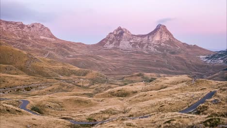 Lapso-De-Tiempo-De-Una-Puesta-De-Sol-En-El-Parque-Nacional-Durmitor-En-Montenegro