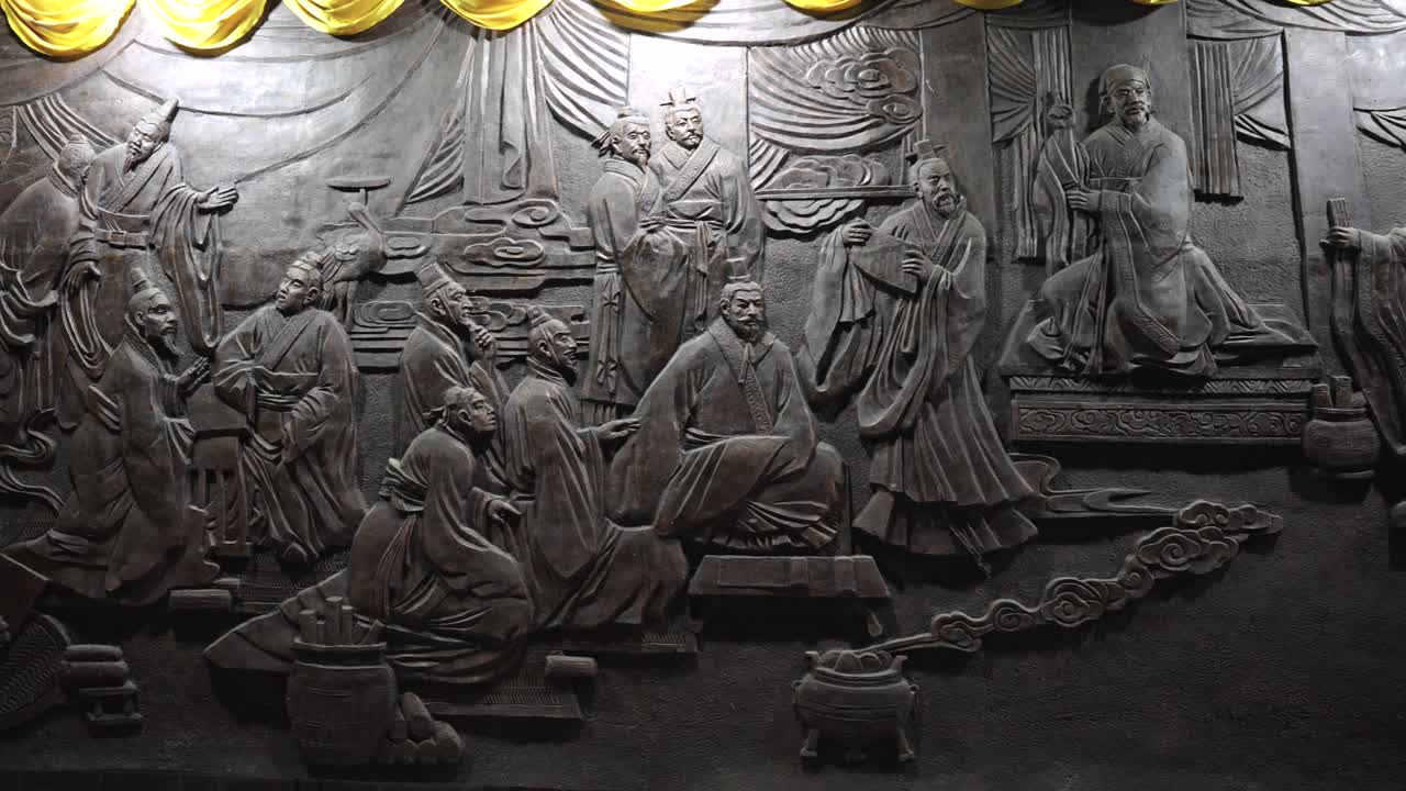Xunzi, un grande filosofo cinese dell'antichità, tenne lezioni sull'intaglio della pietra e predicò agli studenti durante il periodo delle primavere e degli autunni e il periodo degli stati combattenti in Cina.