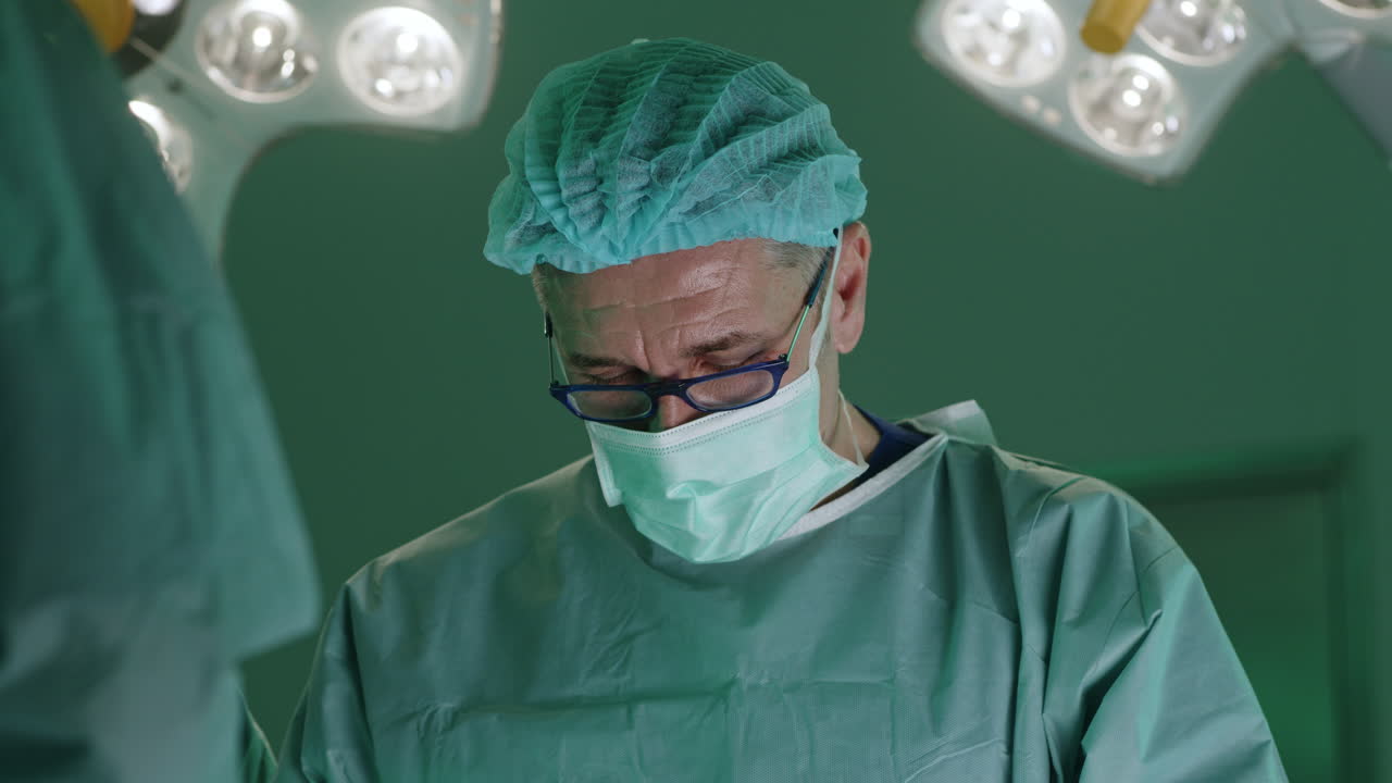 cirujano en quirófano