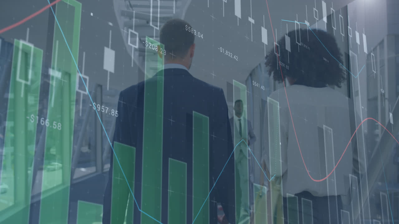 animación del procesamiento de datos sobre diversas personas de negocios caminando