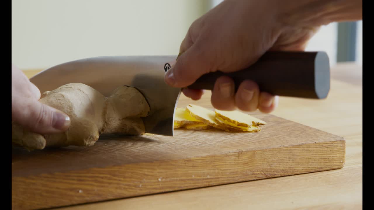 Cutting Ginger