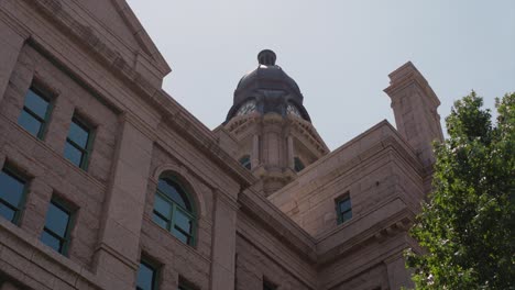 Low-angle-wide-shot-of-the-Tarrant-County-Courthouse-in-Fort-Worth,-Texas