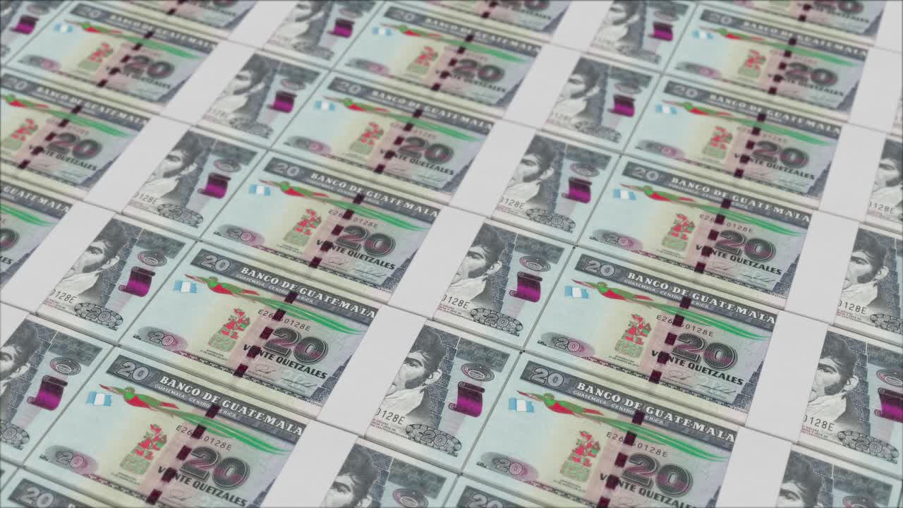 20 billetes de quetzal guatemalteco impresos por una prensa de dinero