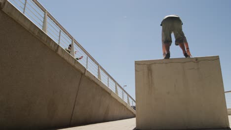 Hombres-Caucásicos-Practicando-Parkour