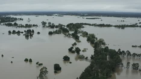 Vista-Aérea-De-La-Ciudad-Completamente-Sumergida-En-Las-Inundaciones-De-Windsor