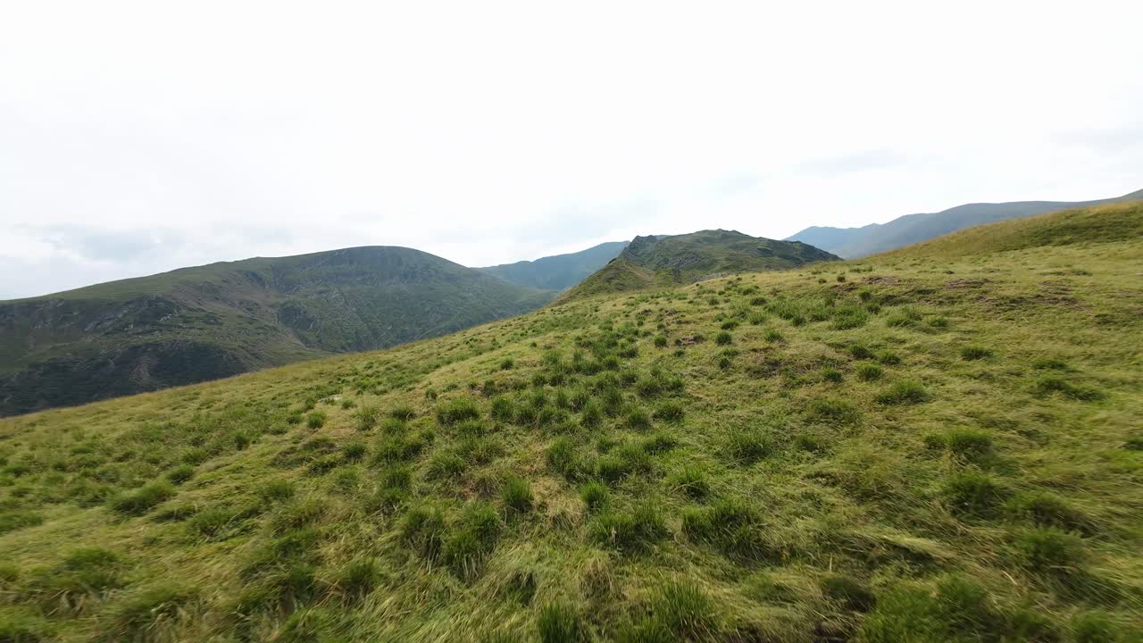 Quick video shot from the top of the Fagaras Mountains