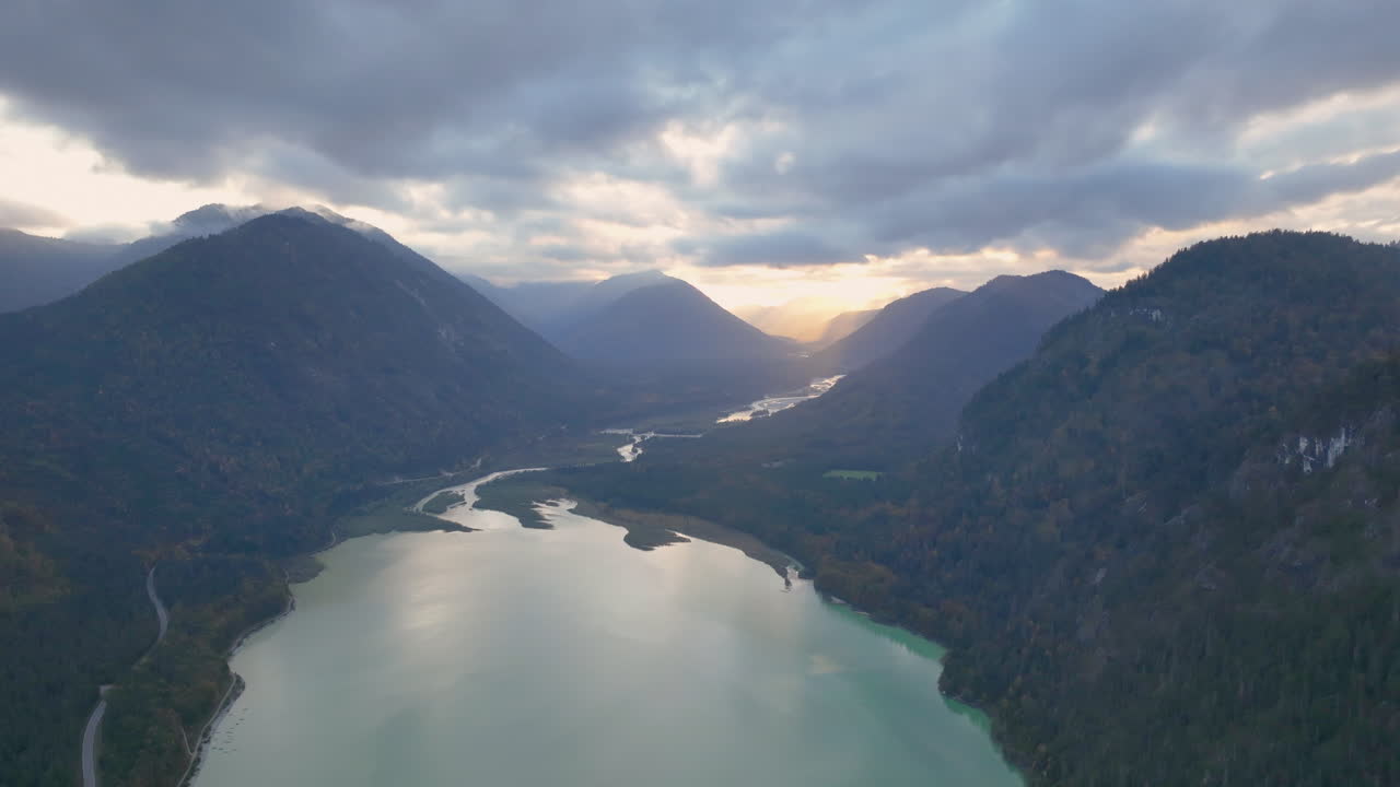 faller-klamm-brücke 고산 산맥 일출 반사 isar 강의 조감도
