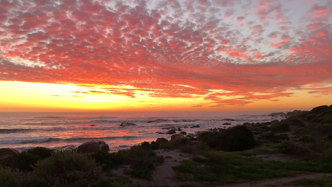 el atardecer en paternoster, en la costa oeste de sudáfrica.