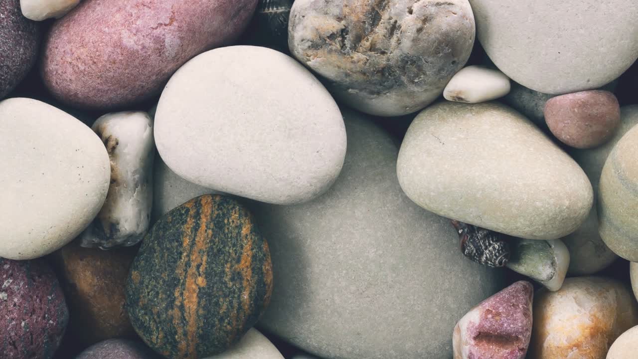 회전하는 바위와 데기 배경