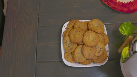 si usted es un blogger de comida, un chef, un panadero, o simplemente alguien con un diente dulce, este video de stock de galletas es perfecto para sus proyectos