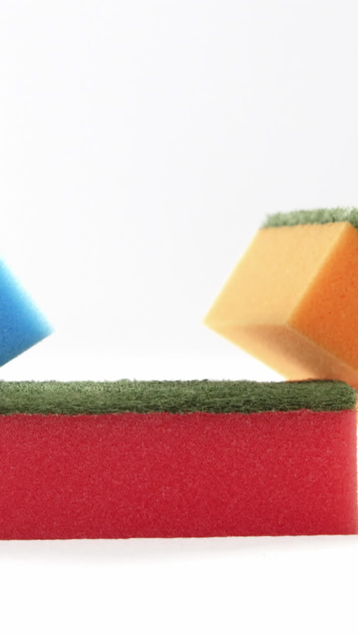 다채로운 청소 스폰지의 클로즈업