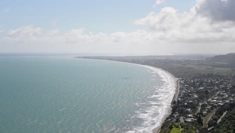 Costa-Larga-Y-Exuberante-De-La-Costa-Sur-Oeste-De-Nueva-Zelanda-A-Plena-Luz-Del-Día