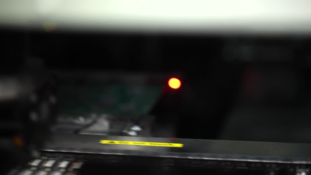 ensamblaje de componentes de la placa base por la máquina de cerca en turquía