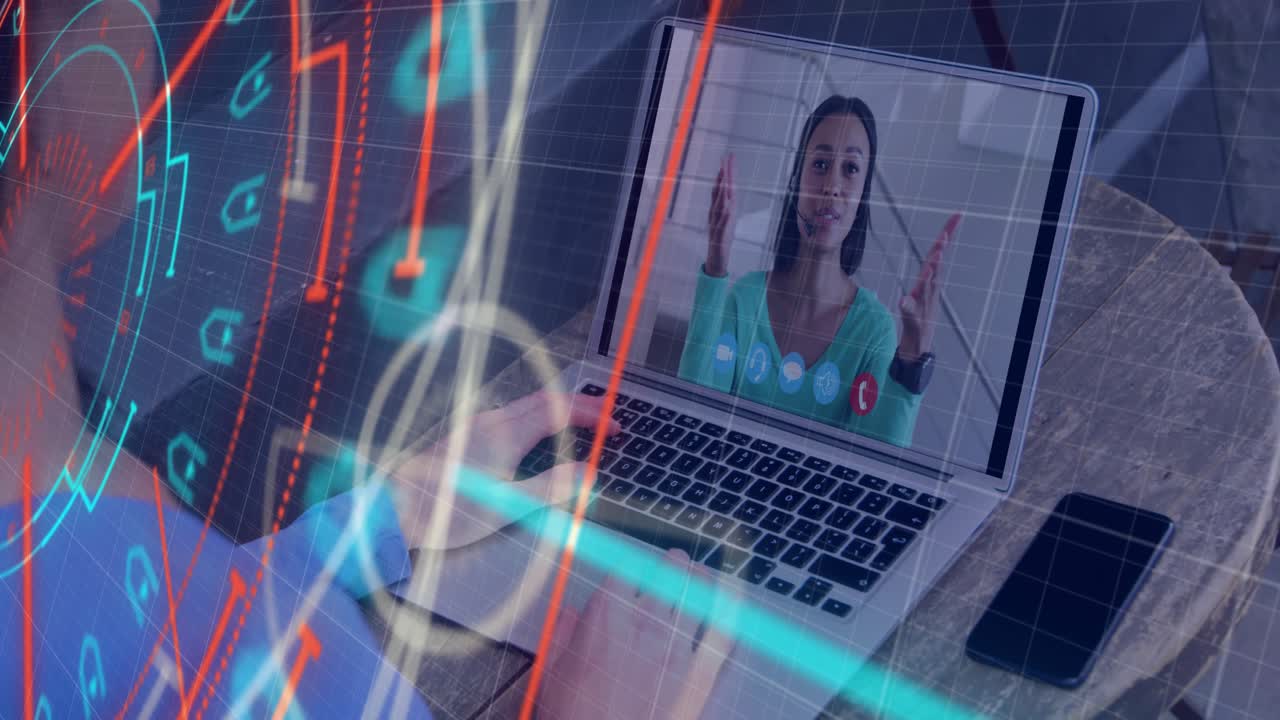 Animation af scanning over en kaukasisk kvinde, der bruger bærbar computer til videoopkald.