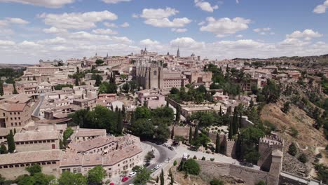 Vista-Panorámica-De-Toledo-Y-Monasterio-De-San-Juan-De-Los-Reyes