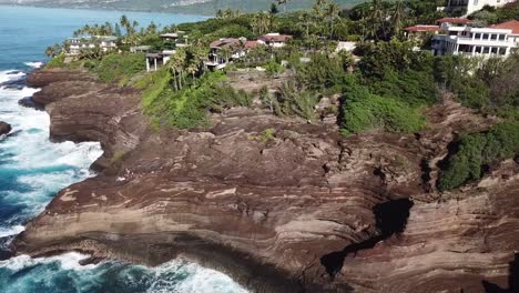 Vista-Aérea-De-Drones-De-La-Ubicación-De-La-Cueva-De-Escupir-En-Honolulu-Hawaii-7