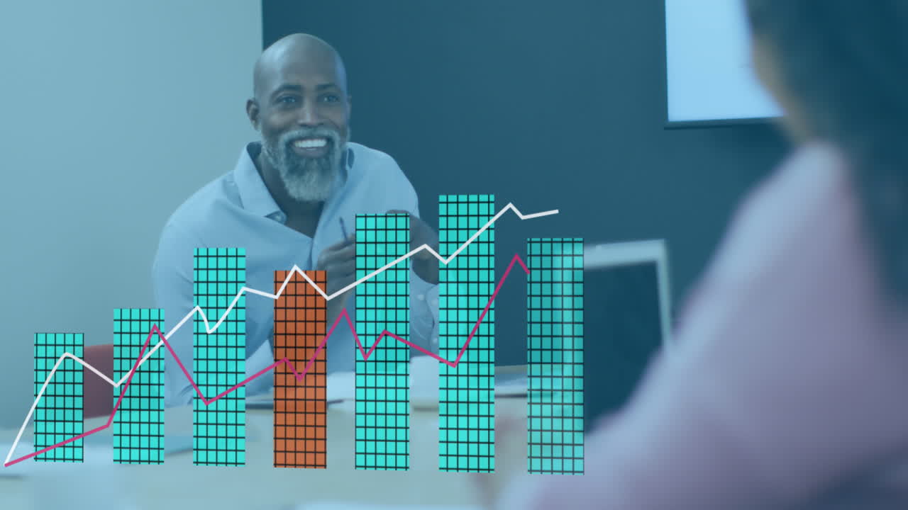animación del procesamiento de datos estadísticos contra hombres y mujeres diversos discutiendo en la oficina