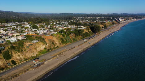 Aerial-view-circling-the-Aptos-beach-and-the-coast-of-Rio-del-Mar,-California