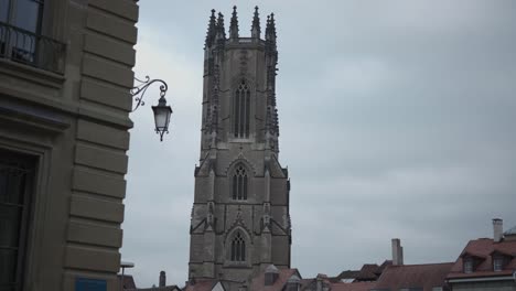 Exterior-of-Saint-Nicolas-Cathedral-in-Fribourg,-Switzerland