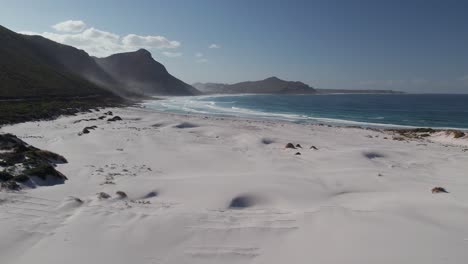 Costa-De-Dunas-De-Arena-De-Witsand-Beach-Cerca-De-Acantilados-Brumosos-En-Western-Cape,-Sudáfrica