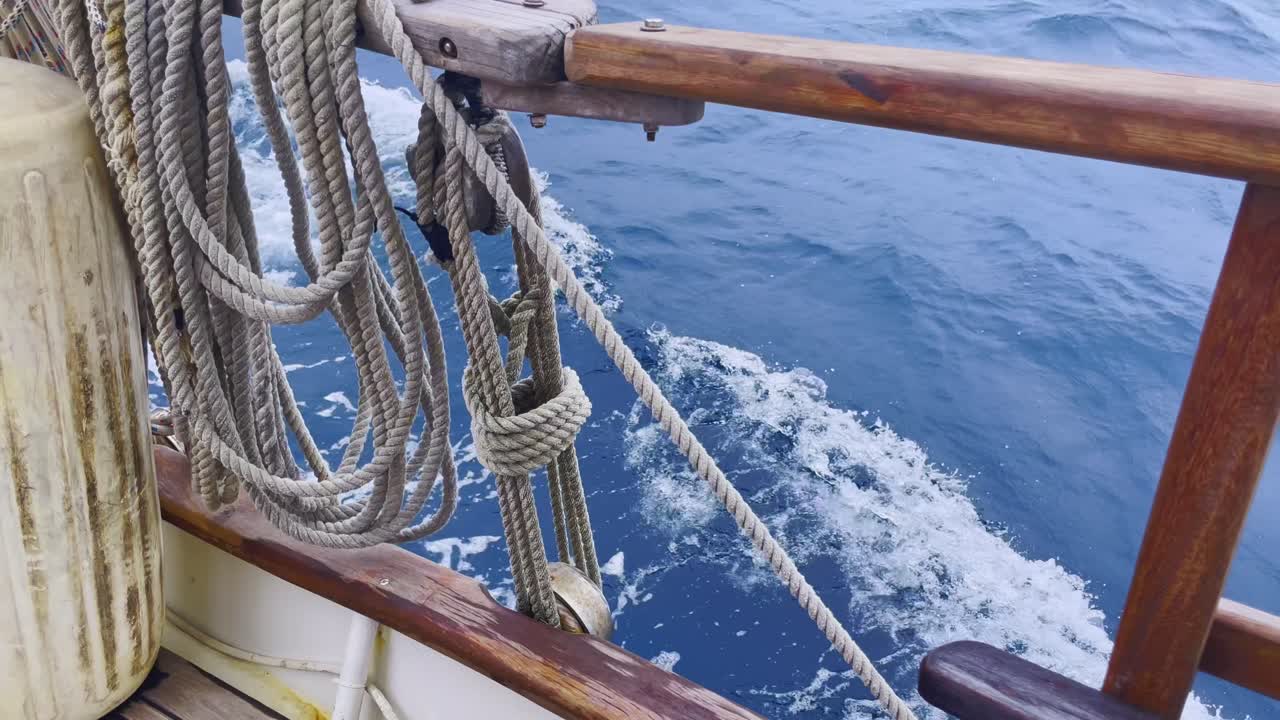 he Sea rolling by through the ropes of a Sailboat San Blas Islands, Panama UHD