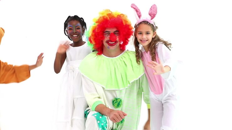 Animazione di forme rosse che si agitano su bambini felici e diversi e clown che si divertono a una festa, su sfondo bianco.
