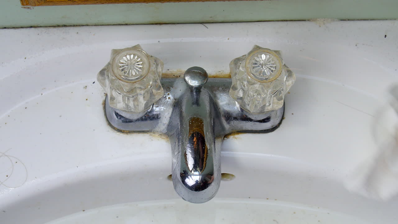 더러운 싱크대 청소하기