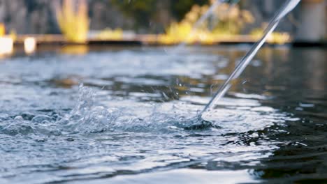 Wasserspiel-Im-Abgeschlossenen-Kunstvollen-Garten-2