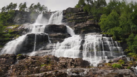A-Popular-Tourist-Destination-In-Norway-Is---The-Waterfall-Of-Twindefossen-4k-Video