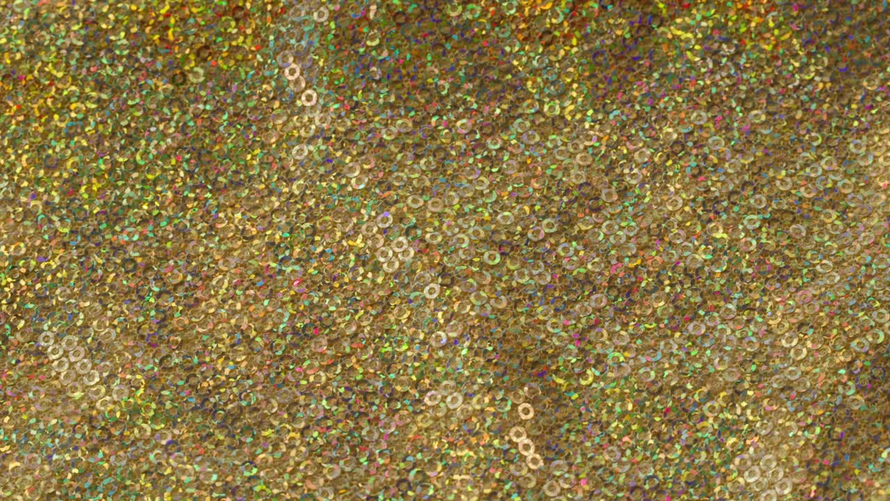 tela brillante brillante con pañuelos de primer plano. confeccionando ropa festiva. fondo brillante dorado. concepto de coser vestido de año nuevo