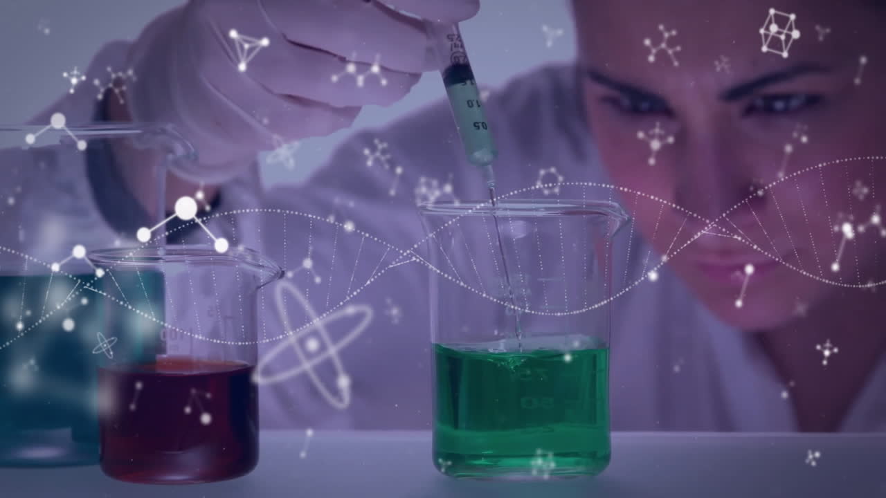 실험실에서 화학 물질을 혼합하는 백인 여성 과학자에 대한 dna와 원소 구조의 애니메이션