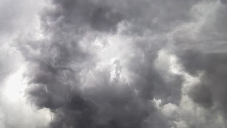 4k-view-of-Lightning-dark-Cloud