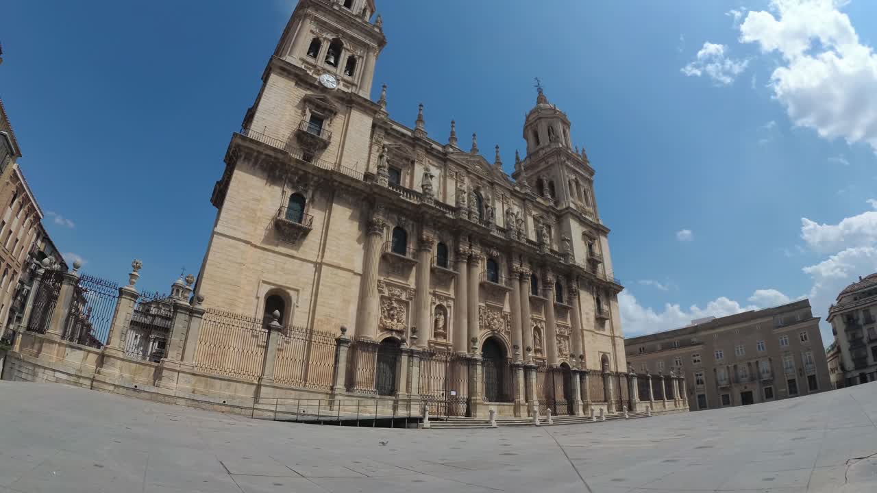 Centro città e strade di Jaén, Spagna - Vedute di questa antica città in Andalusia, Spagna a 4k 24fps