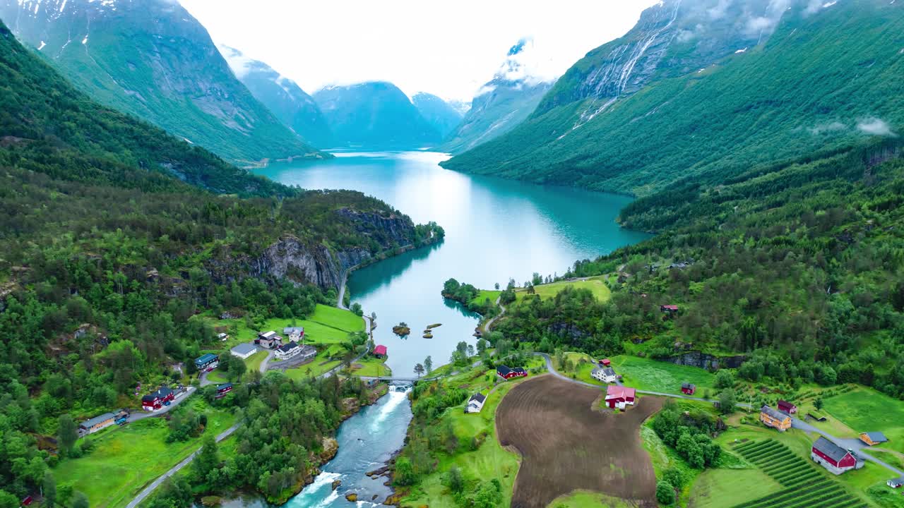 Lago di Lovatnet, splendida natura della Norvegia