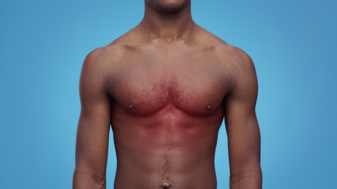 hombre con dolor en el pecho