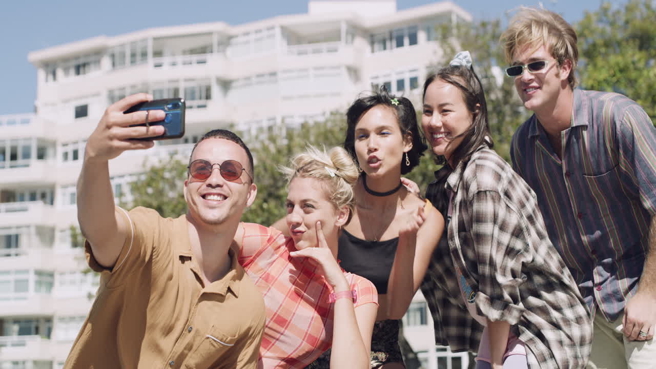 ⁇ 은 날에는 셀카를 많이 찍어야 합니다.