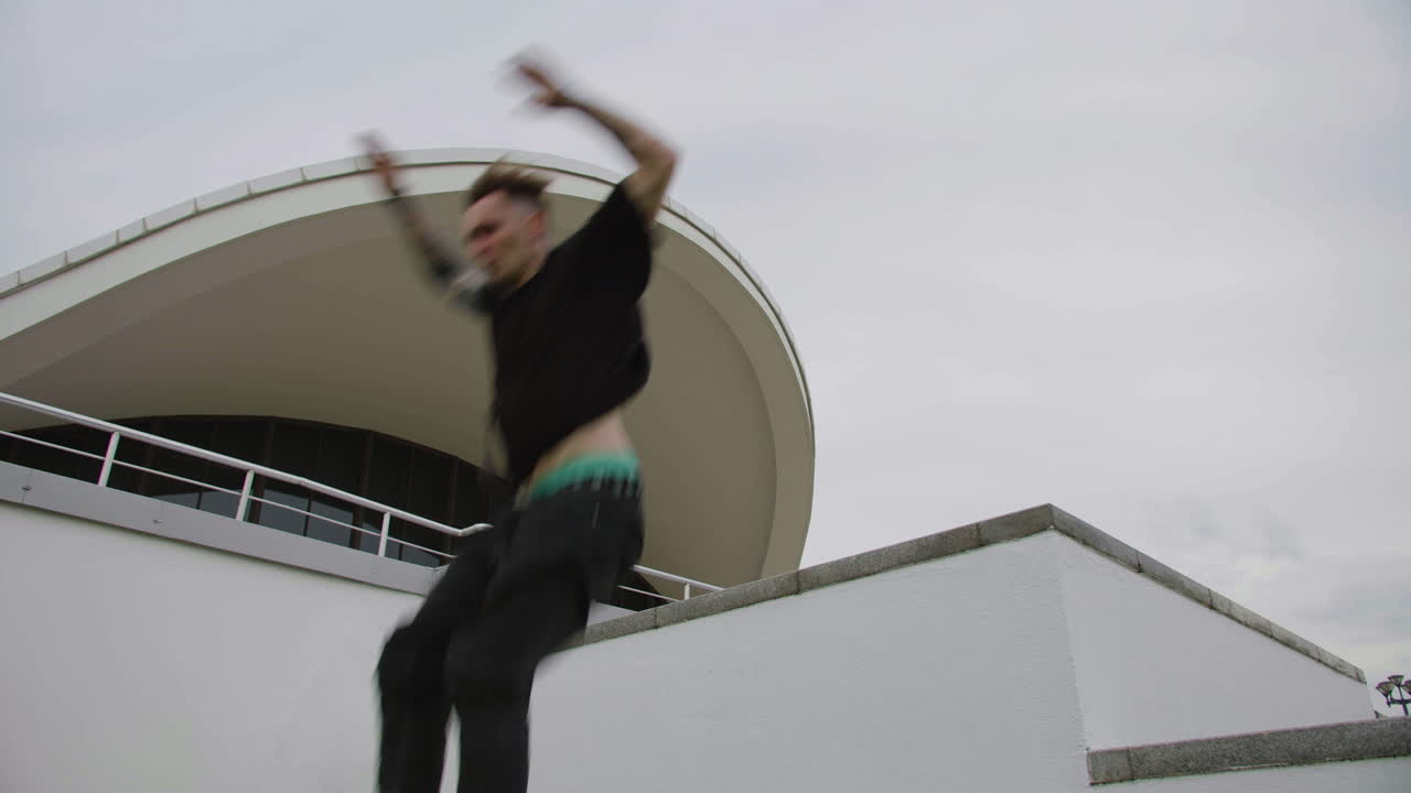 파쿠르를 하는 사람들