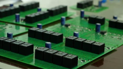 placas de circuitos impresos variados con relés