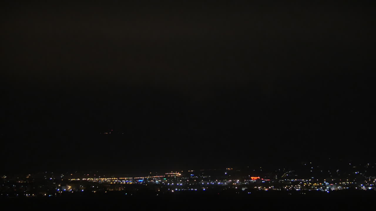 밤 도시와 시작 폭풍