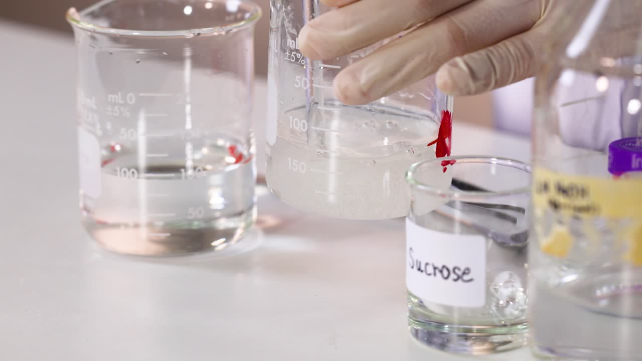 색상 변경 시연: 사크로즈 용액을 사용하여