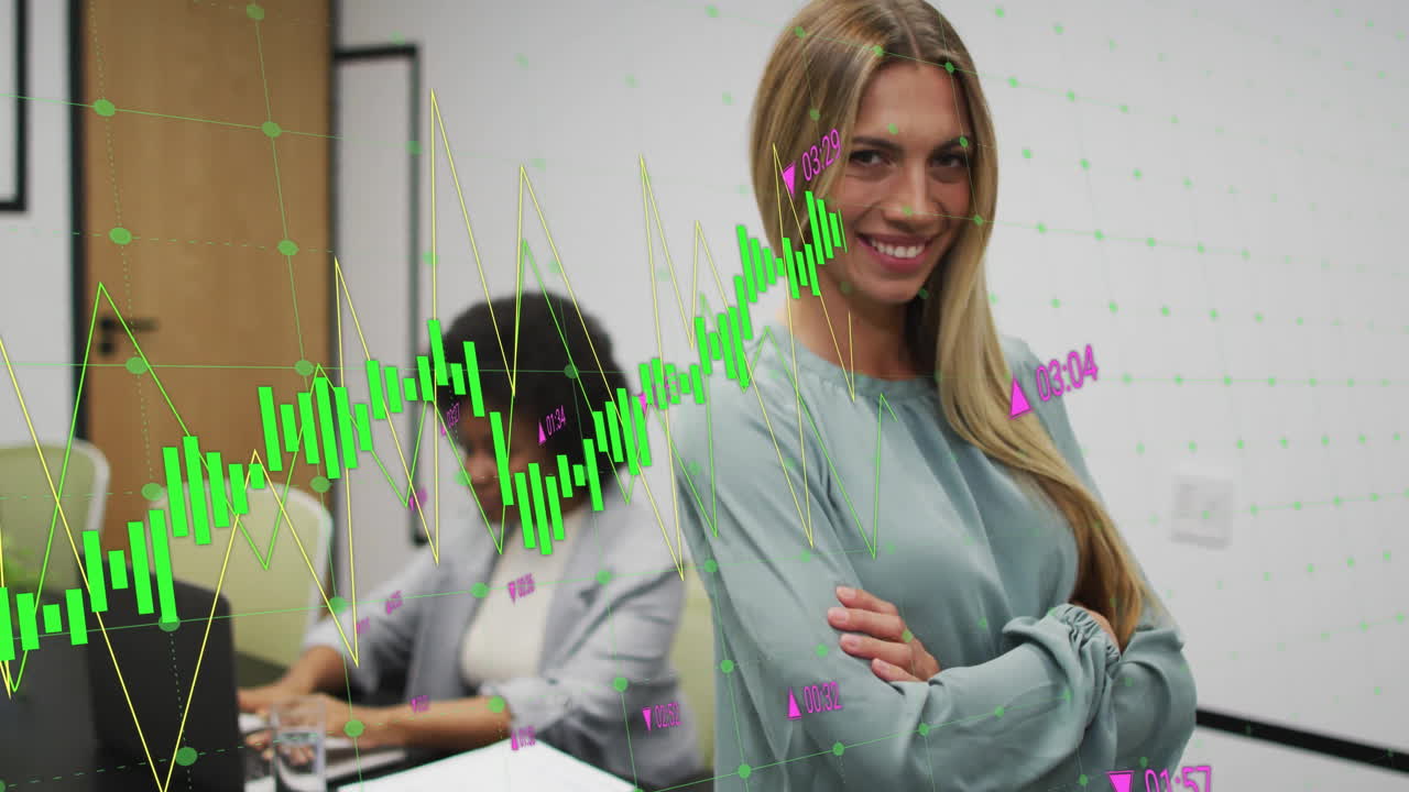 animación del procesamiento de datos financieros sobre diversos empresarios en la oficina.