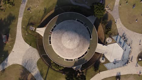 Ascending-Aerial-Over-The-Dome-Of-Galileo-Galilei-Planetarium,-Parque-Tres-De-Febrero,-Buenos-Aires,-Argentina