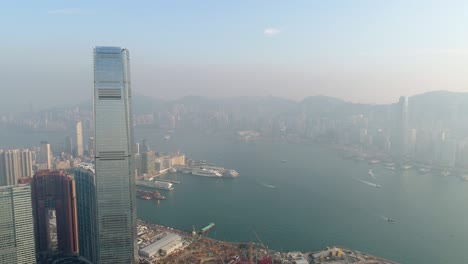 luz del sol famoso edificio de hong kong construcción bahía panorama aéreo 4k china