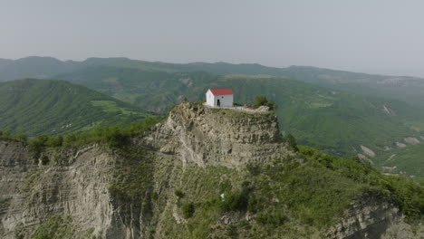 Pequeña,-Calle-Tsveri-Del-Siglo-XI